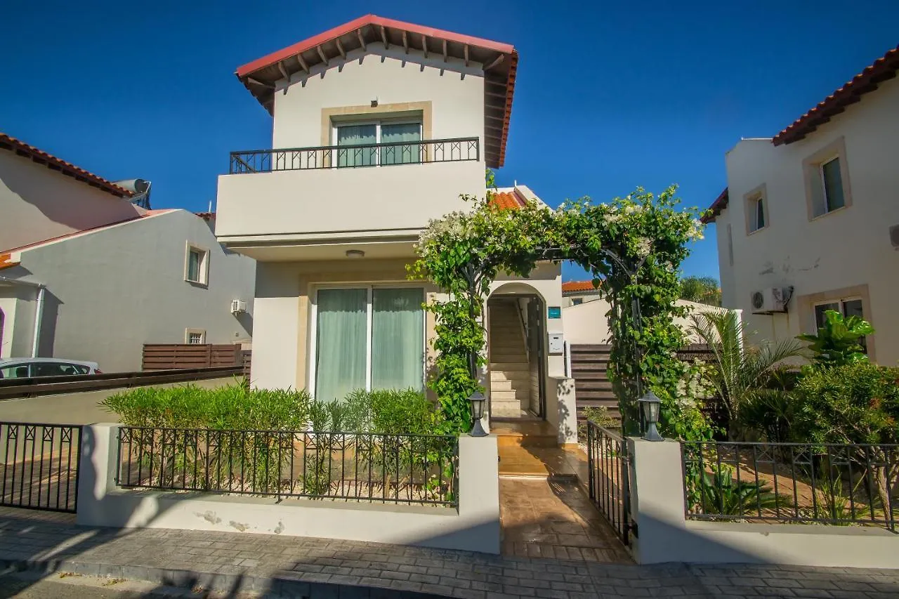 הקונטקטים של Orcadia Holiday Villa